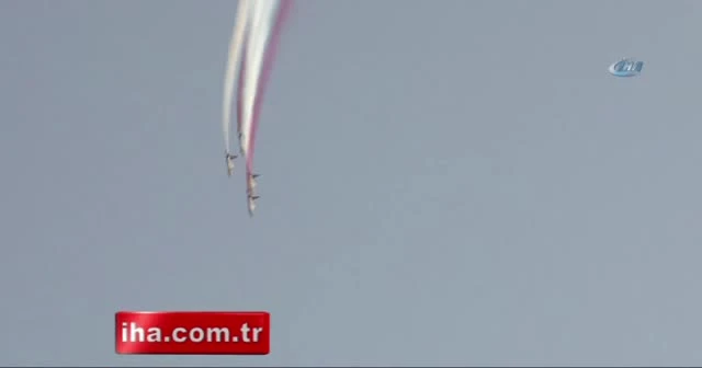 Türk Yıldızları İzmir'de nefes kesti
