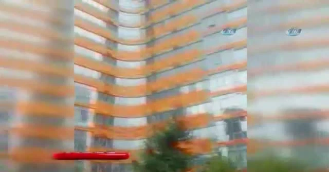 Ataşehir'de büyük panik! Gökdelende yangın çıktı