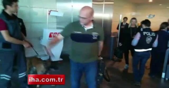 Avusturya'ya giden yabancı yolculara köpekli arama!