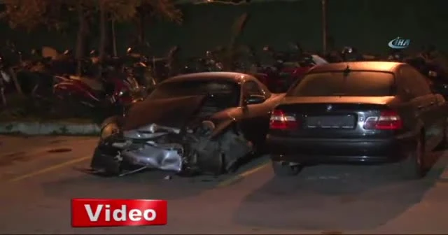 Bağdat Caddesi’nde araç kaldırıma çıktı: 4 yaralı
