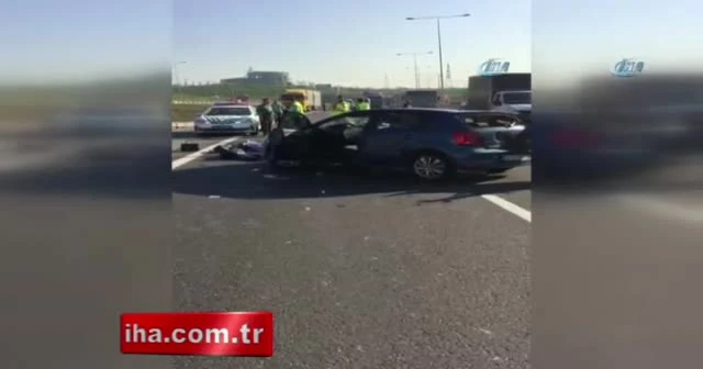 İstanbul'da kontrolden çıkan araç tıra çarptı: 2 ölü
