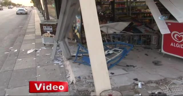 Otomobil büfeye böyle girdi