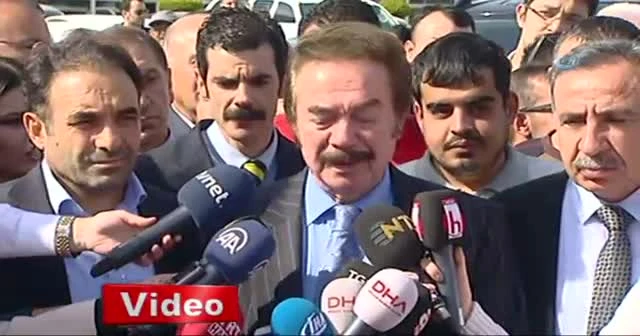 Sanatçı Orhan Gencebay, Deniz Baykal'ı ziyaret etti