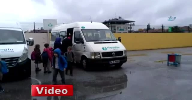 Trafik polisinden alkışlanacak hareket