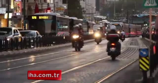 Tramvay yolunda ilginç görüntüler