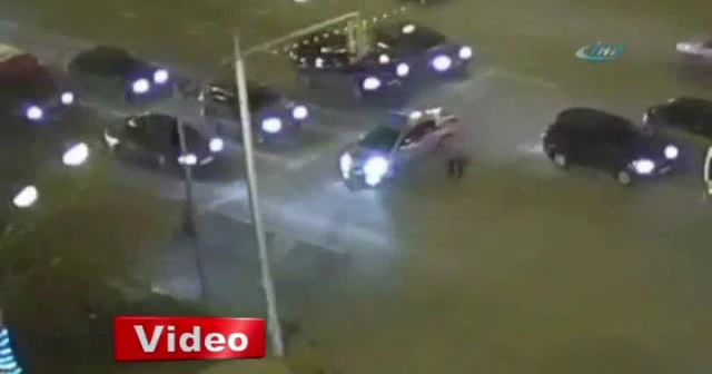 Yoğun trafikteki yaşlı adamın imdadına polis yetişti