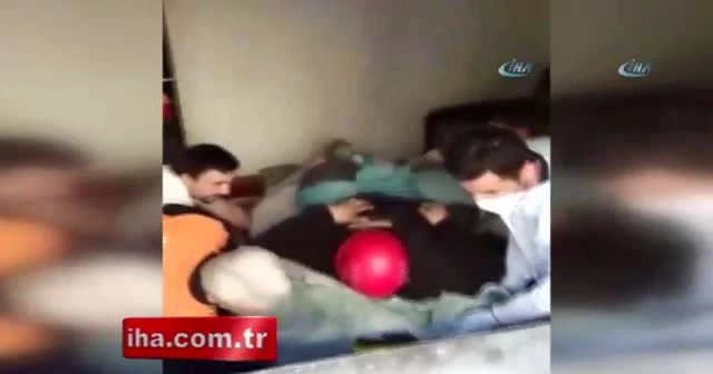Kapıdan sığmayınca, pencereden çıkarıldı