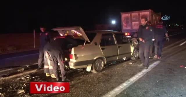 Otomobil, kamyona çarptı: 1'i ağır 3 yaralı