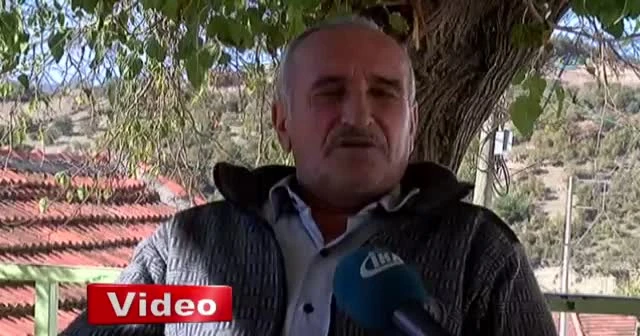 Telefonla konuşabilmek için ağaç ve çatılara çıkıyorlar