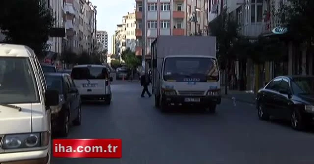 Zeytinburnu’nda üç kişinin kahvehaneye silahla ateş açtığı anlar kamerada