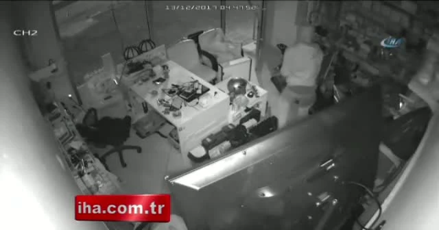 Dükkan taşır gibi soygun yaptılar