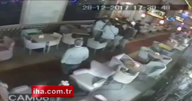 AVM’de polis baskını kamerada