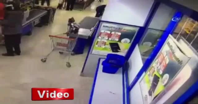 Başkent'te feci kaza: Otomobil marketin içine daldı