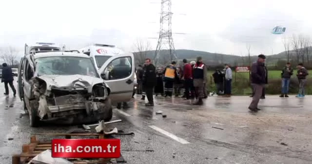 Çanakkale'de trafik kazası: 8 yaralı!