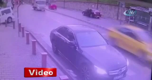 Ekmek almak için indi arabasından oldu