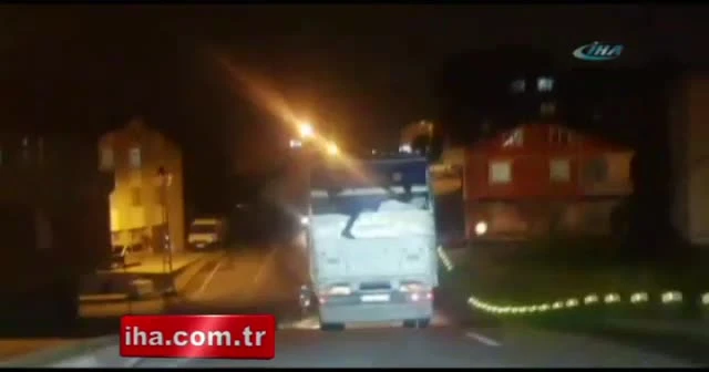 İstanbul’da kamyonun arkasında yapılan tehlikeli yolculuklar kamerada