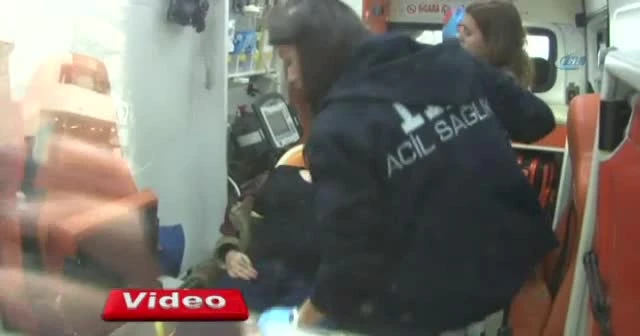 İstiklal Caddesi'nde yürüyen kadının başına tahta düştü