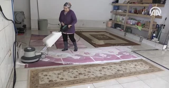Oto yıkamaya kadın eli değdi