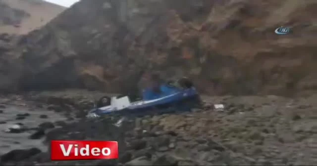 Peru’da otobüs uçuruma devrildi : en az 48 ölü