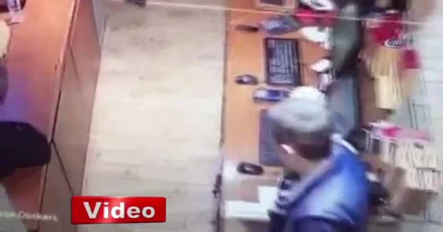 Telefon hırsızı güvenlik kamerasına yakalandı