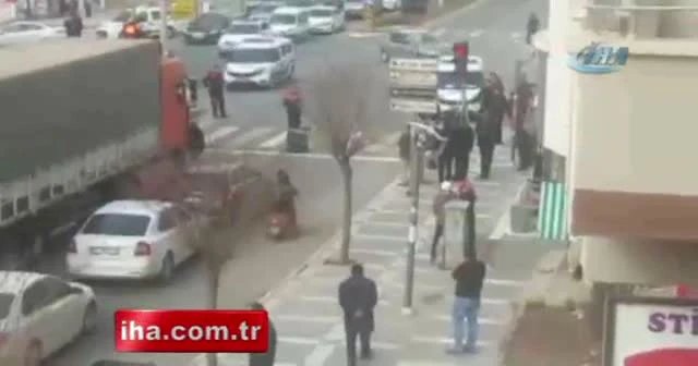Trafikte tartıştığı kişiyi silahla vurdu