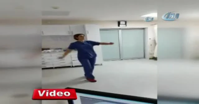 Yoğun bakımda göbek atıp, oynadılar
