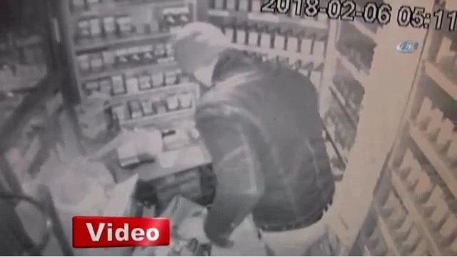 Büfenin çevresine perde çeken hırsız, 1 saatte binlerce liralık malı çaldı