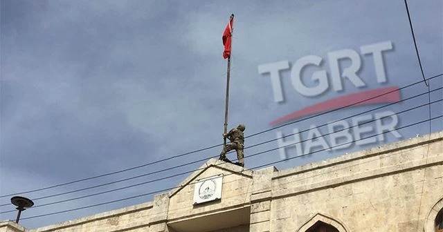 Afrin'e Türk bayrağı dikildi - Afrin'e Türk bayrağı dikilme anı!
