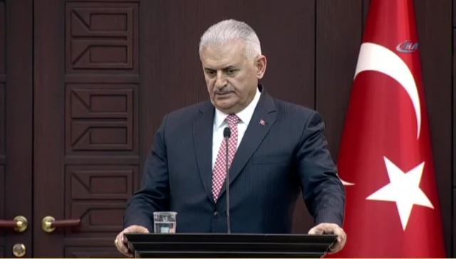 Başbakan Yıldırım'dan Türk Bayrağının yakılmasına sert tepki!