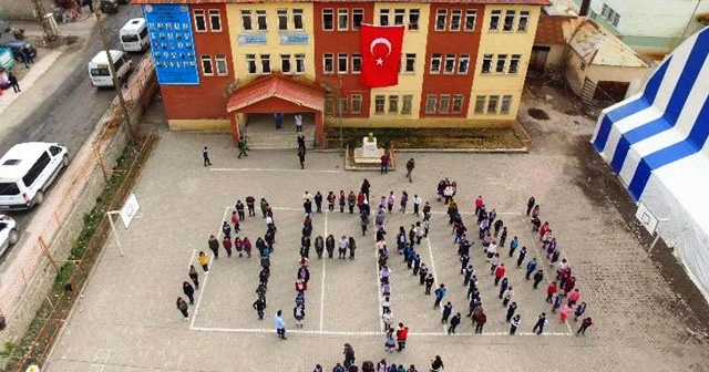 Beytüşşebaplı öğrencilerden Mehmetçiğe destek mesajı