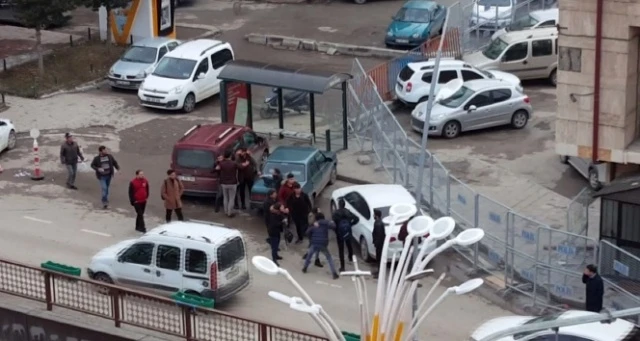 Erzurum’da erkeklerin kavgasını kızlar araya girerek ayırdı