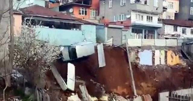 İzmit'te toprak kaydı, yol böyle çöktü