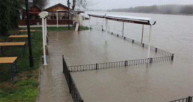 Kapaklar açıldı, kabus geri döndü