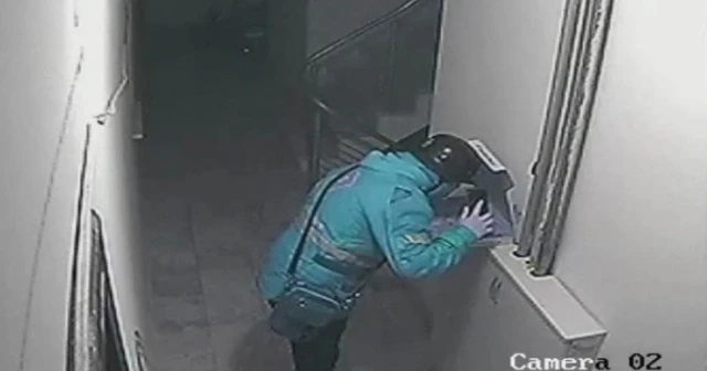 Pizzaya tüküren kurye güvenlik kamerasında