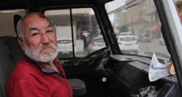 Yaşlı adamın minibüste yaşam mücadelesi