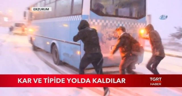 Yoğun kar ve tipi Erzurum'da araçları yolda bıraktı