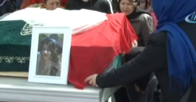 Alara tabutuna konulan duvak ile son yolcuğuna uğurlandı