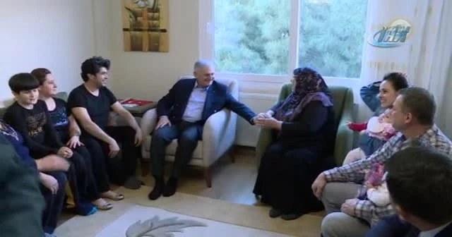Başbakan Yıldırım vatandaşın çay davetini geri çevirmedi