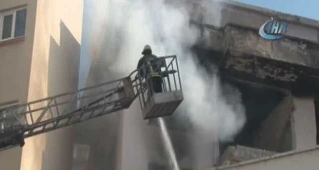 Valilik yakınında korkutan yangın