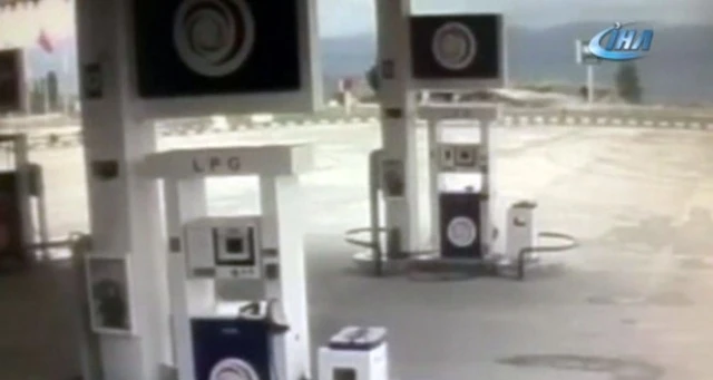 3 kişinin yaralandığı kaza kamerada