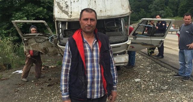 Baba oğul selde birbirine sarılıp ölüme direndi