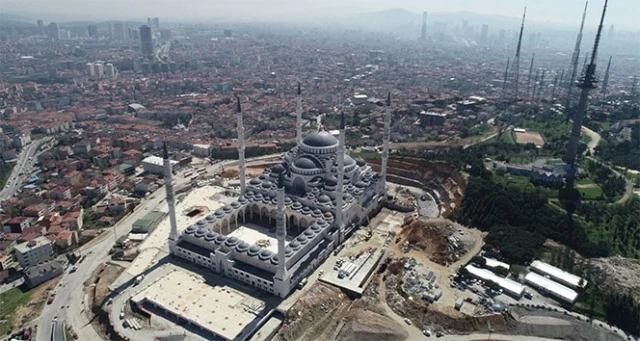 Çamlıca Camii'nin açılışı ertelendi