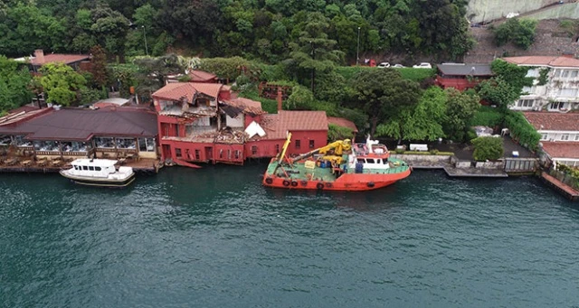 Geminin çarptığı tarihi yalıdaki yeniden yapım çalışmaları havadan görüntülendi