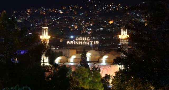 Tarihi Ulucami'ye mahyalar böyle asıldı