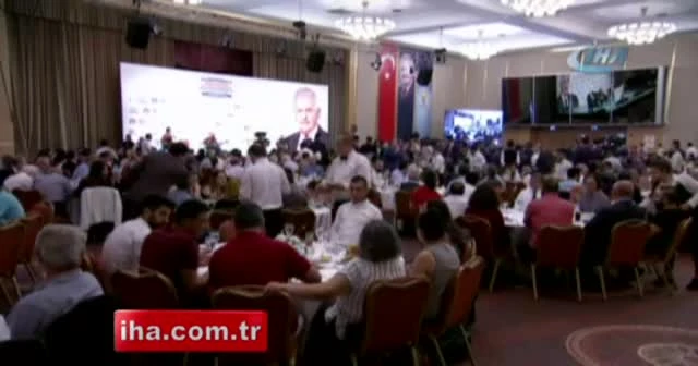 Başbakan Yıldırım, türküye eşlik etti