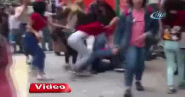Cadde ortasındaki kanlı hesaplaşma kamerada