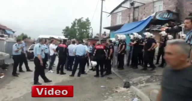 Düğünde onlarca kişi taş ve sopalarla birbirine girdi