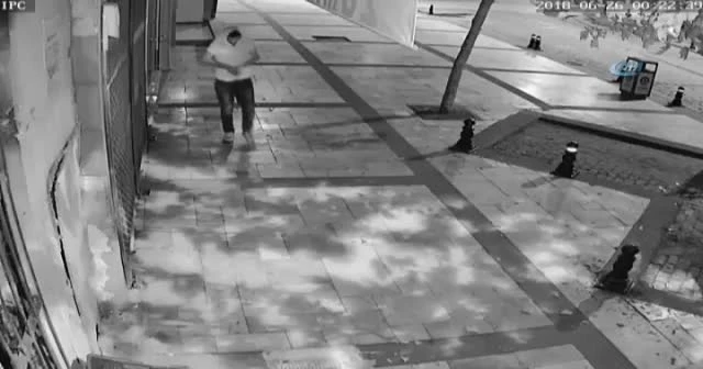 İş yerini kundaklama girişimi kamerada