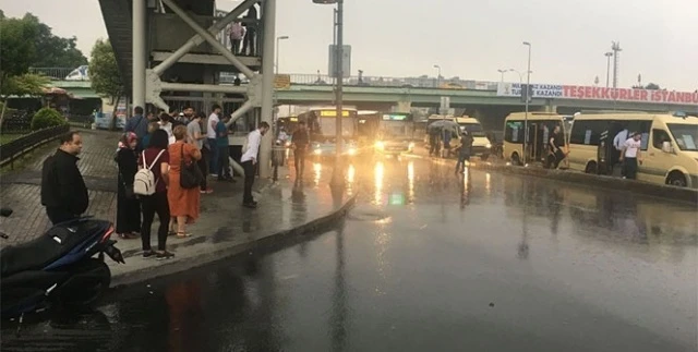 İstanbul’da sağanak zor anlar yaşattı