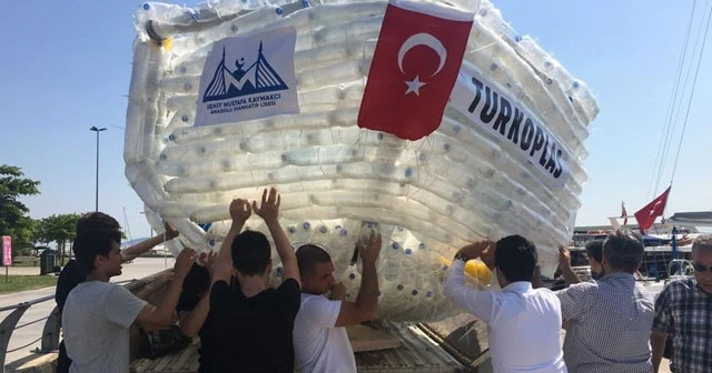 Pet şişelerden yapılan tekne denize indirildi